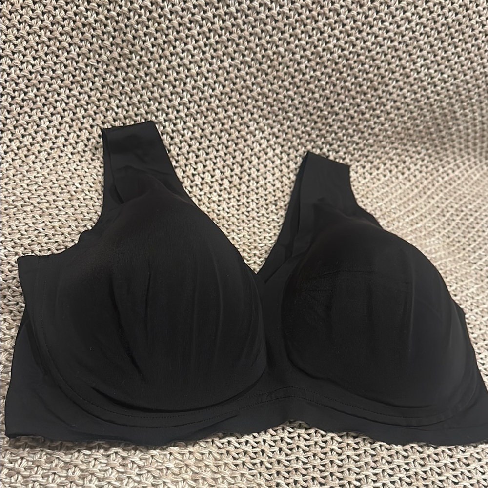 True & Co. body lift V neck